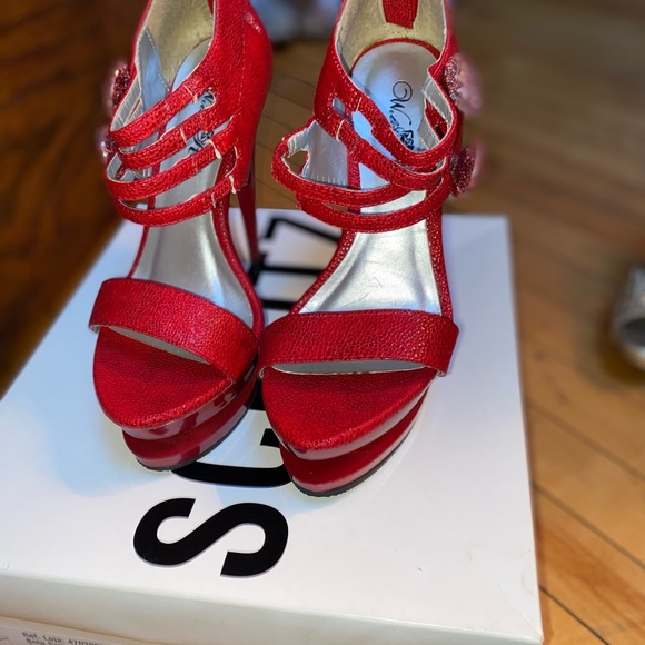 gorgeous red stilettos - Picture 8 of 8